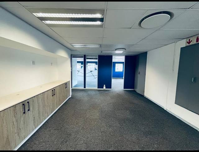 385M² OFFICE TO LET IN RANDJESPARK